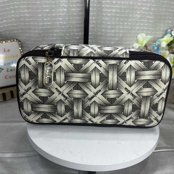 (E4) Vintage Neiman Marcus black straw print travel bag - Picture 2 of 12